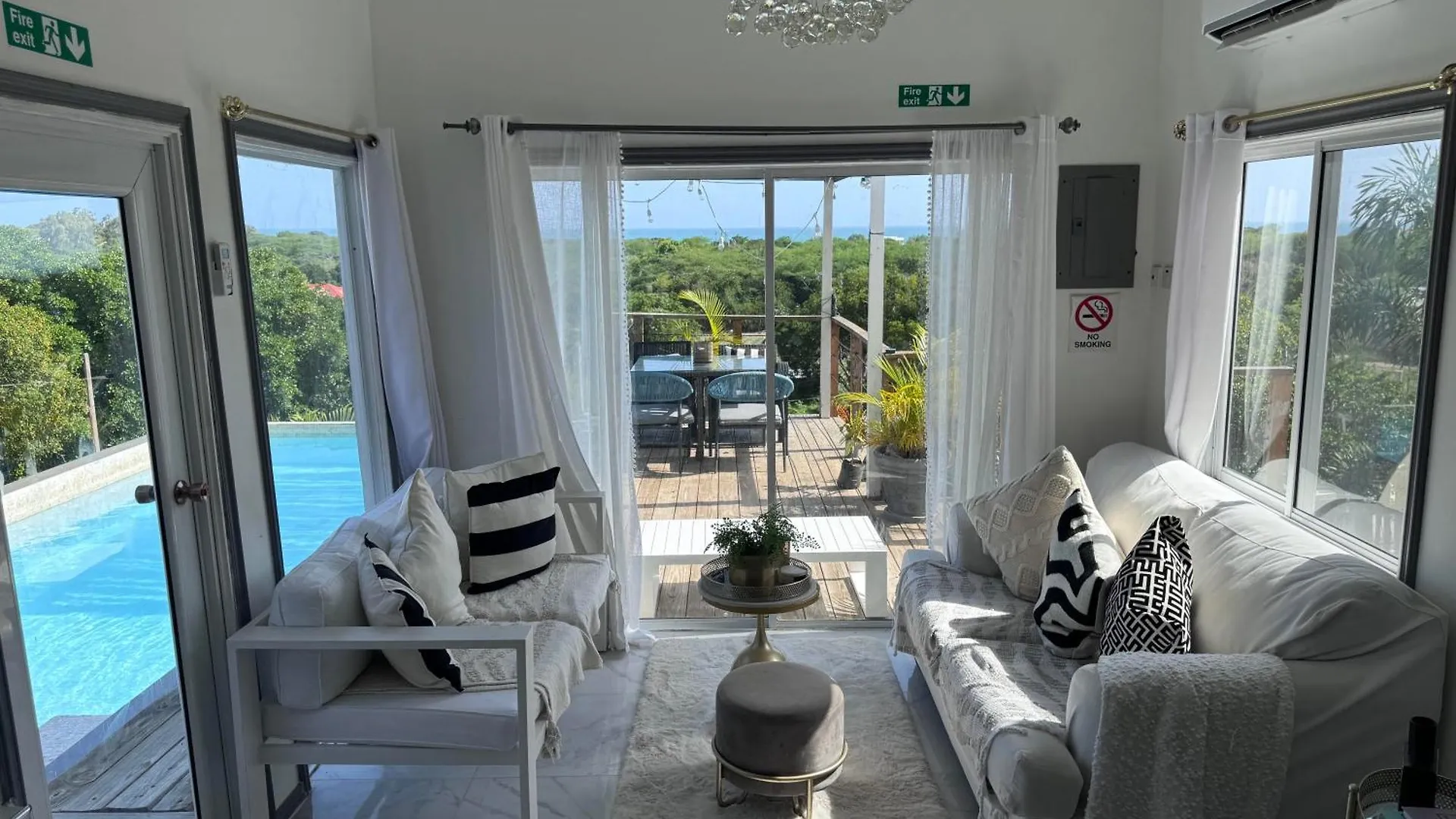 Sky And Coastline 3 Bed Treasure Beach Villa