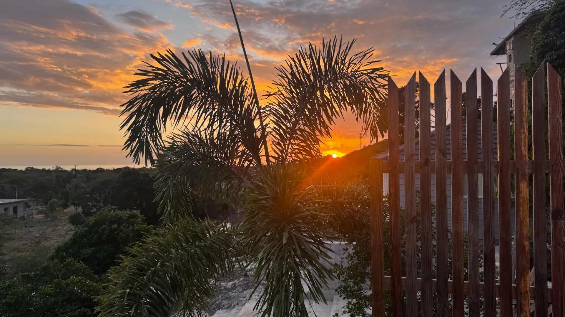 Sky And Coastline 3 Bed Treasure Beach Villa Jamaika